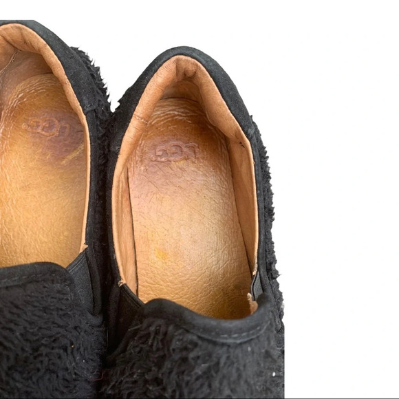 UGG Rocco Fuzzy Black Slip on sneaker size 6 - Picture 4 of 8